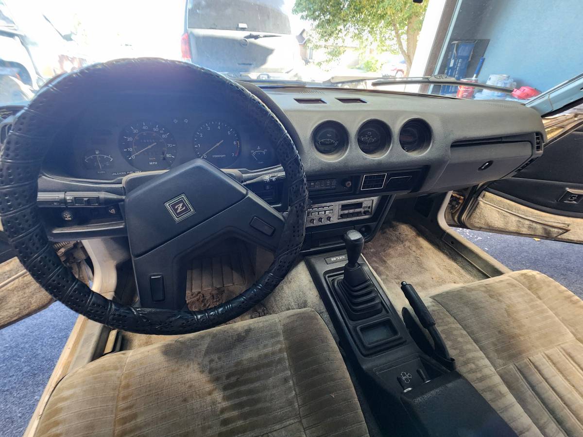 Datsun-nissan-280-zx-1982-grey-7