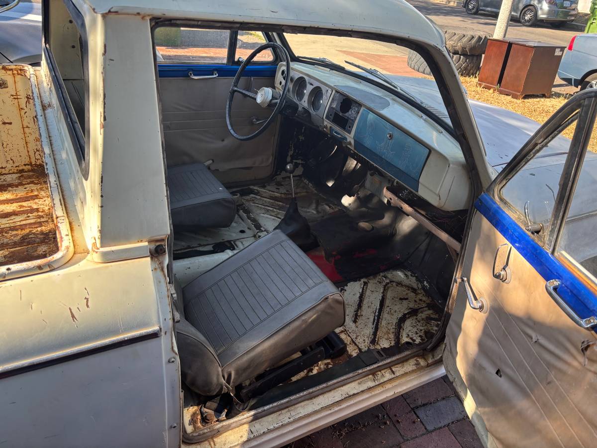 Datsun-pickup-truck-nl-320-1965-white-2