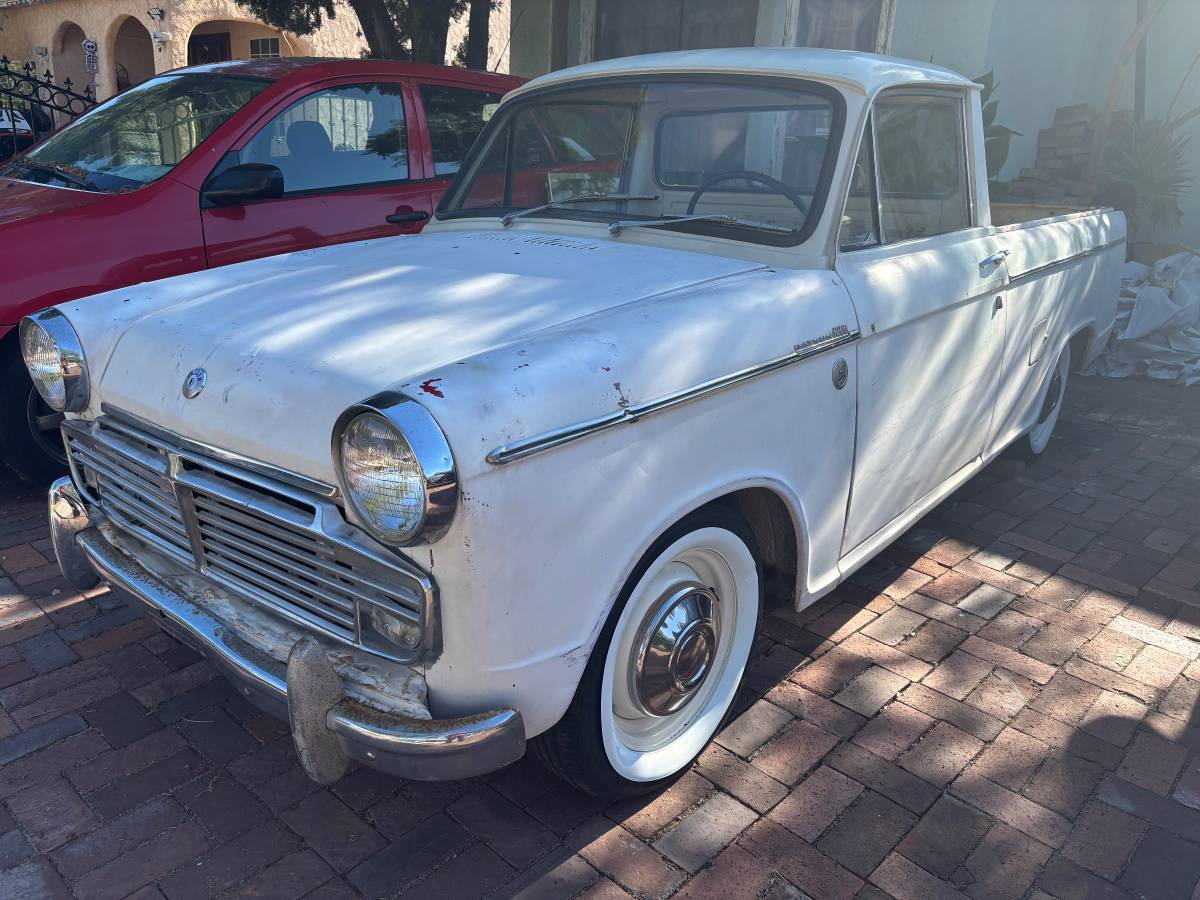 Datsun-pickup-truck-nl-320-1965-white