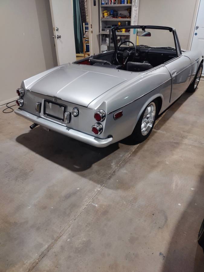 Datsun-roadster-1600-1970-grey-6