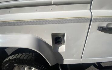 Defender-90-trophy-diesel-1993-white-1