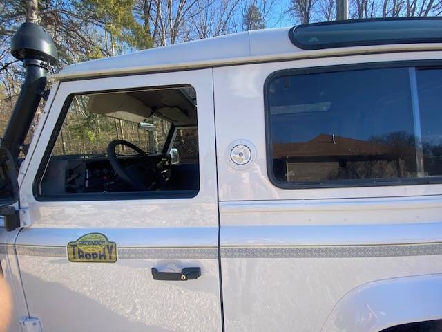 Defender-90-trophy-diesel-1993-white-12