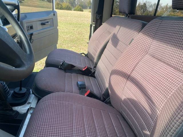 Defender-90-trophy-diesel-1993-white-15