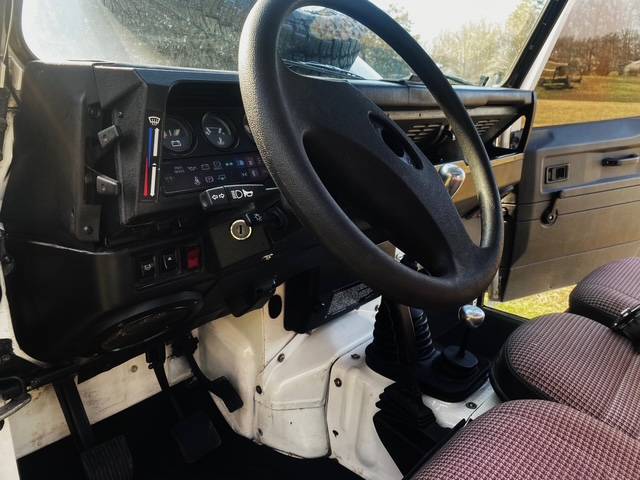 Defender-90-trophy-diesel-1993-white-16