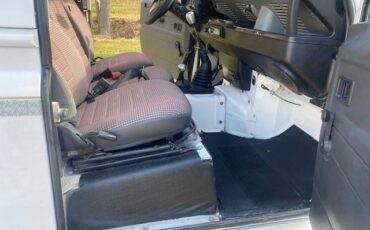 Defender-90-trophy-diesel-1993-white-17