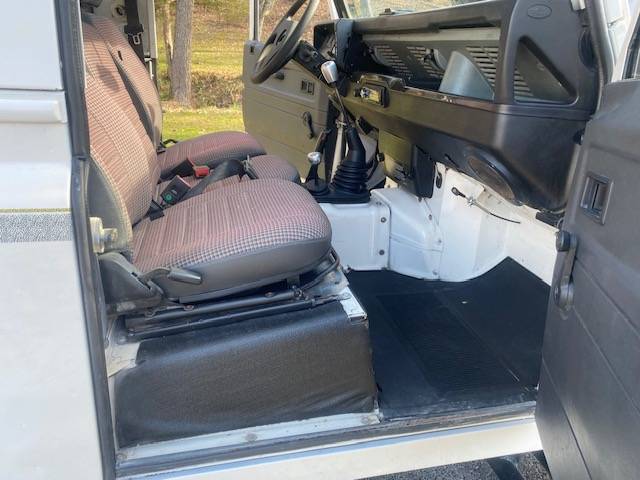 Defender-90-trophy-diesel-1993-white-17