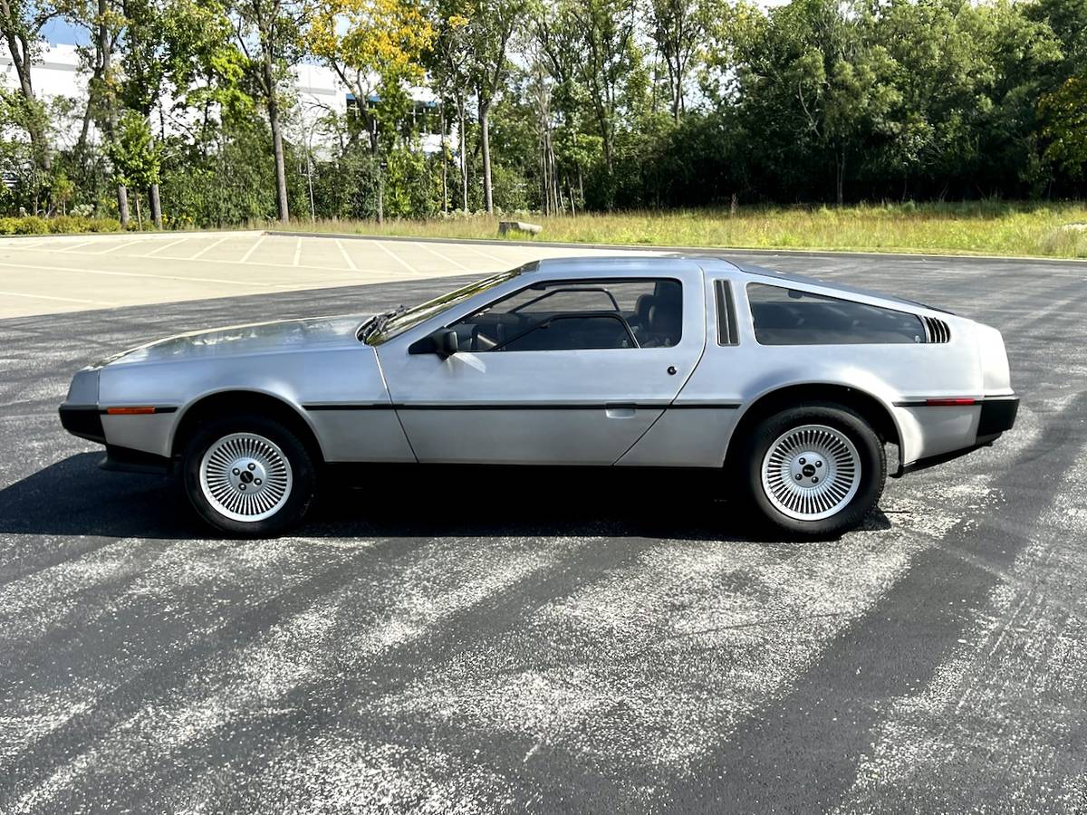 Delorean-dmc-12-1981