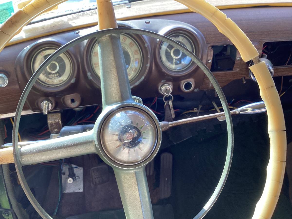 Desota-sedan-1953-green-8