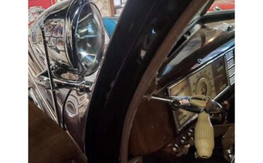 Desoto-4-dr-sedan-1939-FACTORY-MAROON-TAN-MOW-HAIR-4