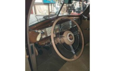 Desoto-4-dr-sedan-1939-FACTORY-MAROON-TAN-MOW-HAIR-9