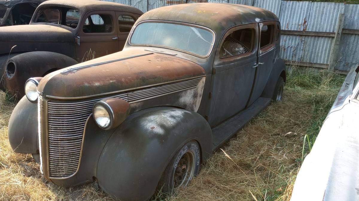 Desoto-sedan-1937-grey-10