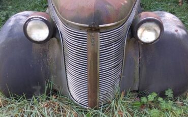Desoto-sedan-1937-grey-4