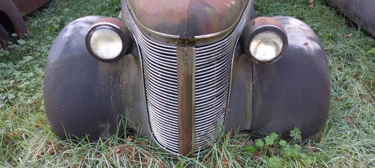 Desoto-sedan-1937-grey-4
