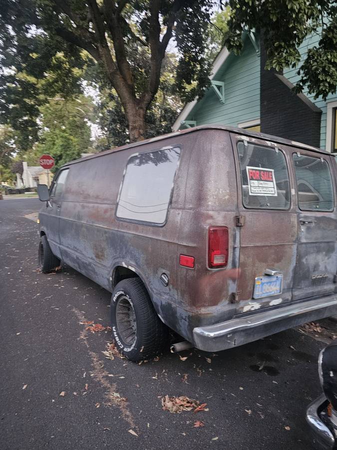 Dodge-1978-grey-1