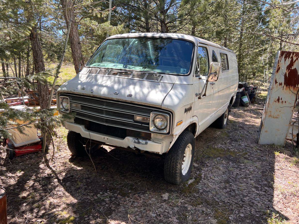 Dodge-4x4-pathfinder-van-1987-11