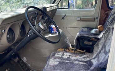 Dodge-4x4-pathfinder-van-1987-13