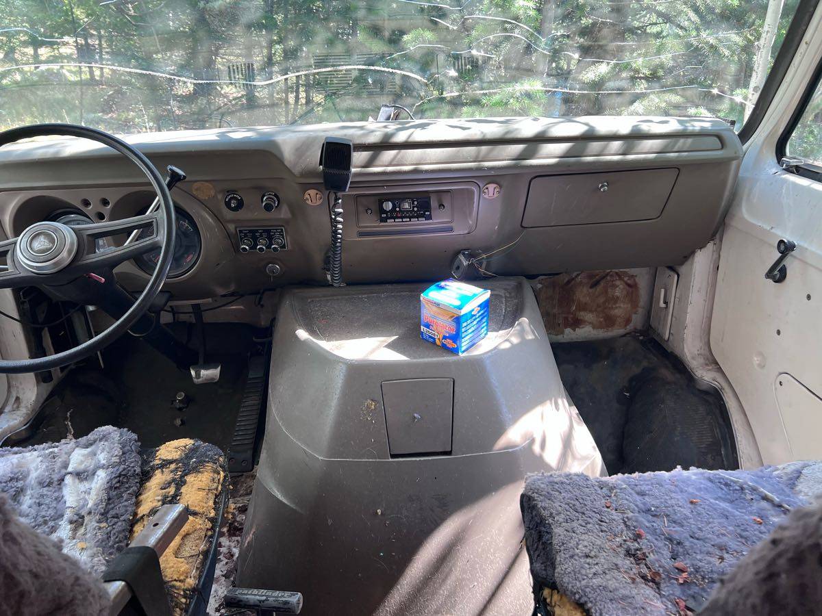 Dodge-4x4-pathfinder-van-1987-14