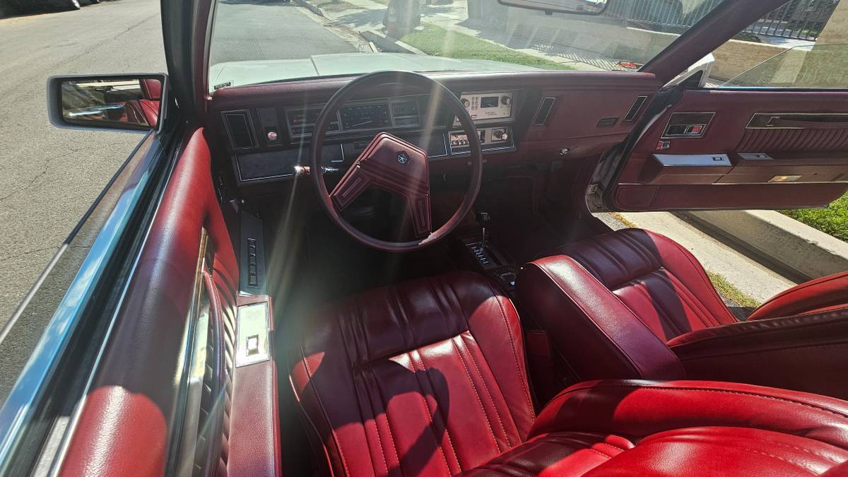 Dodge-600-1987-white-10