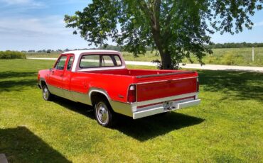 Dodge-Adventurer-1974-Red-And-White-Two-Tone-Black-And-Red-1