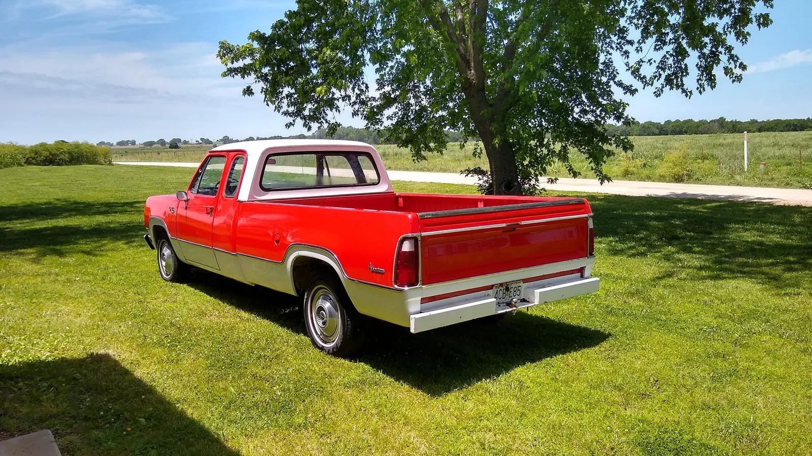 Dodge-Adventurer-1974-Red-And-White-Two-Tone-Black-And-Red-1
