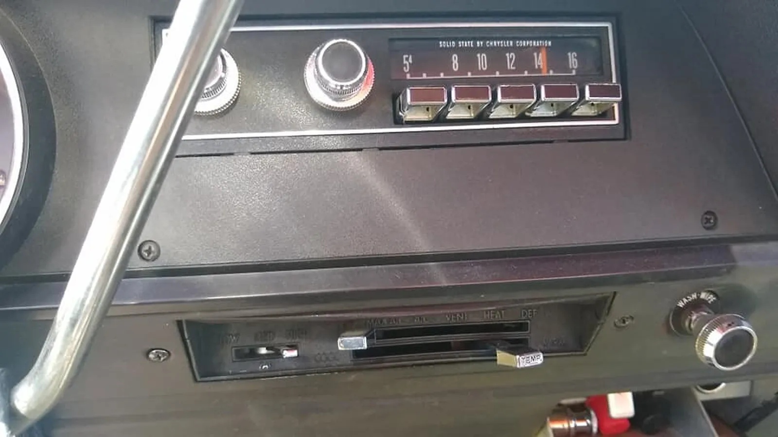 Dodge-Adventurer-1974-Red-And-White-Two-Tone-Black-And-Red-4