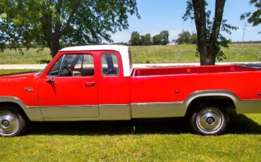 Dodge-Adventurer-1974-Red-And-White-Two-Tone-Black-And-Red-5