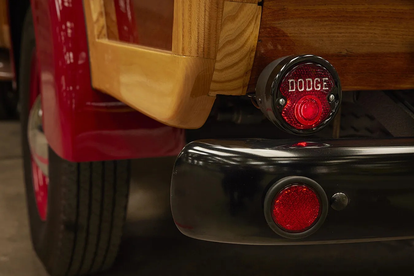 Dodge-B1b-1949-Red-Red-14