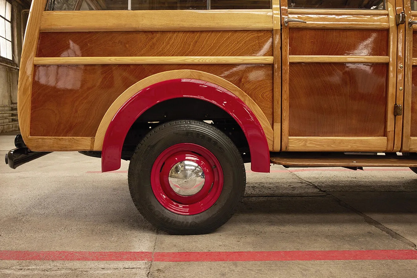 Dodge-B1b-1949-Red-Red-16
