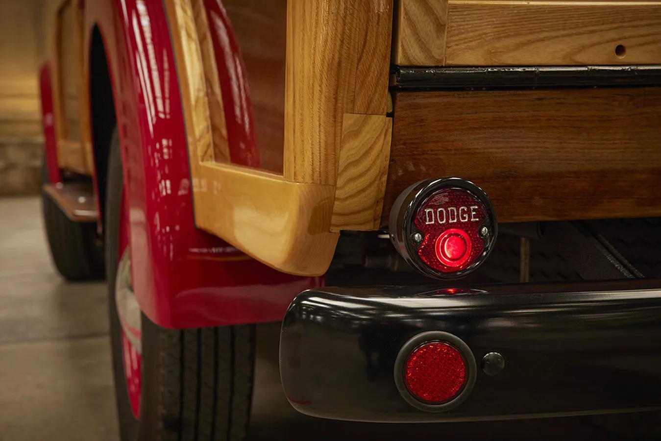 Dodge-B1b-1949-Red-Red-18