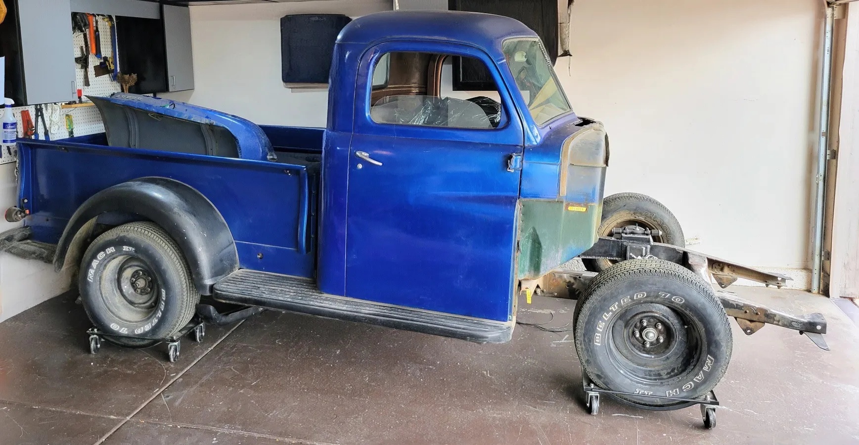Dodge-B3b-1952-Blue-Brown-2