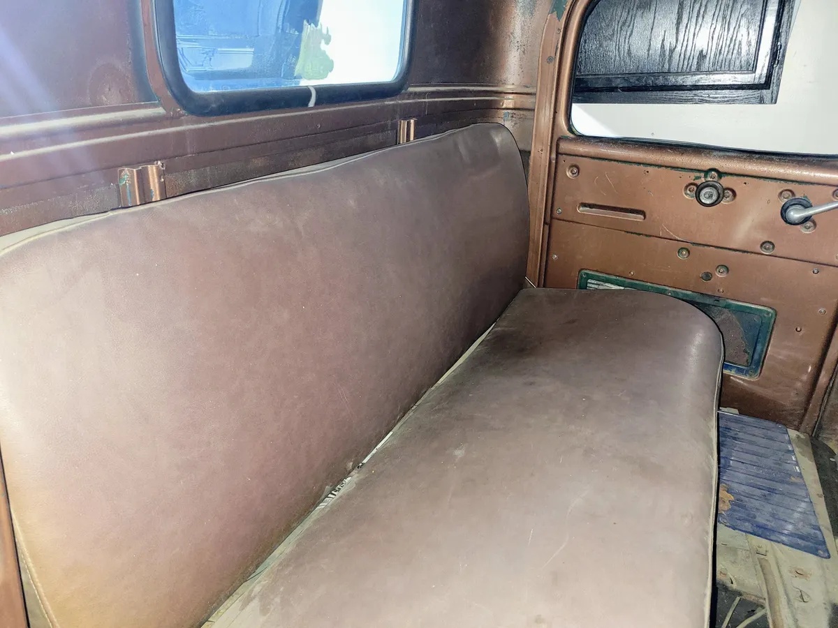 Dodge-B3b-1952-Blue-Brown-3