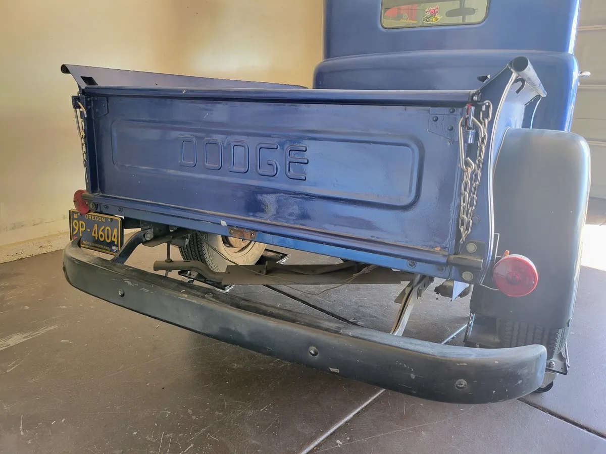 Dodge-B3b-1952-Blue-Brown-7