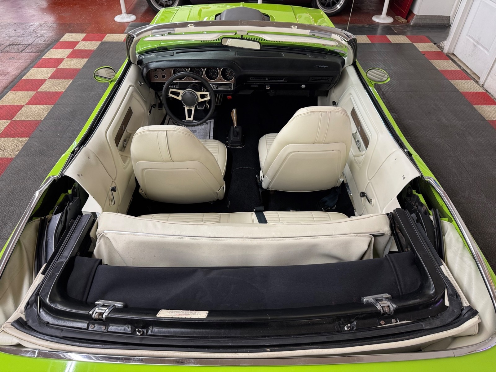 Dodge-Challenger-1970-31