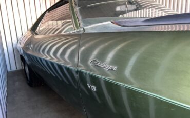 Dodge-Challenger-1970-Coupe-16