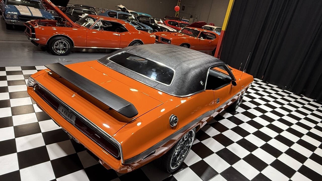 Dodge-Challenger-1970-Coupe-17
