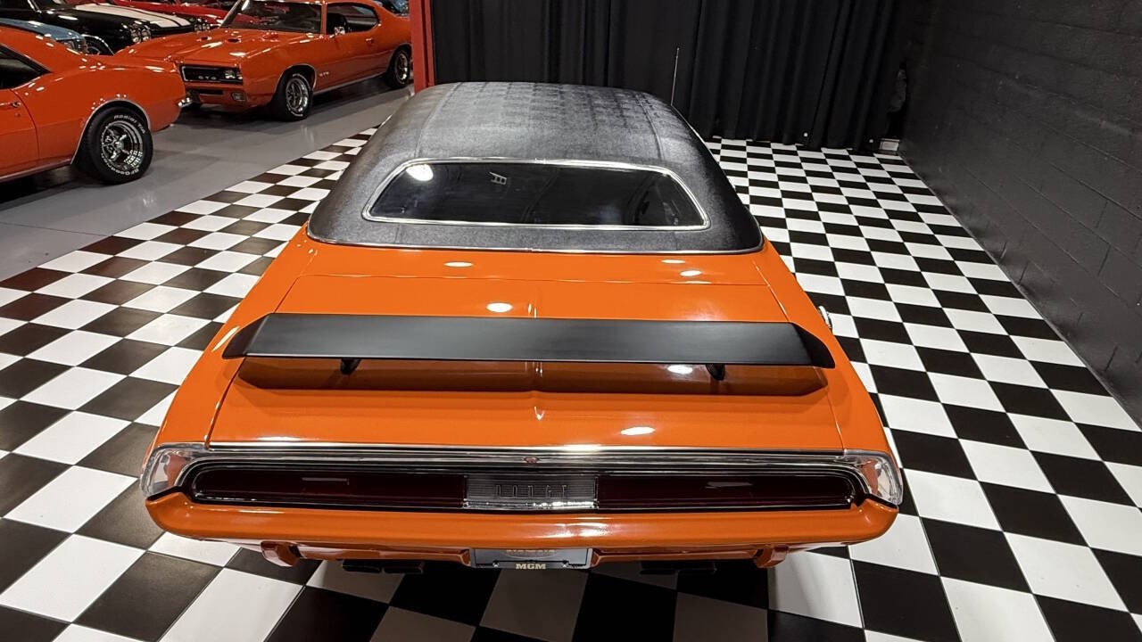 Dodge-Challenger-1970-Coupe-19