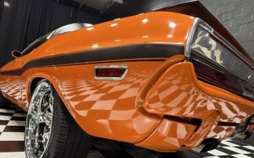 Dodge-Challenger-1970-Coupe-21