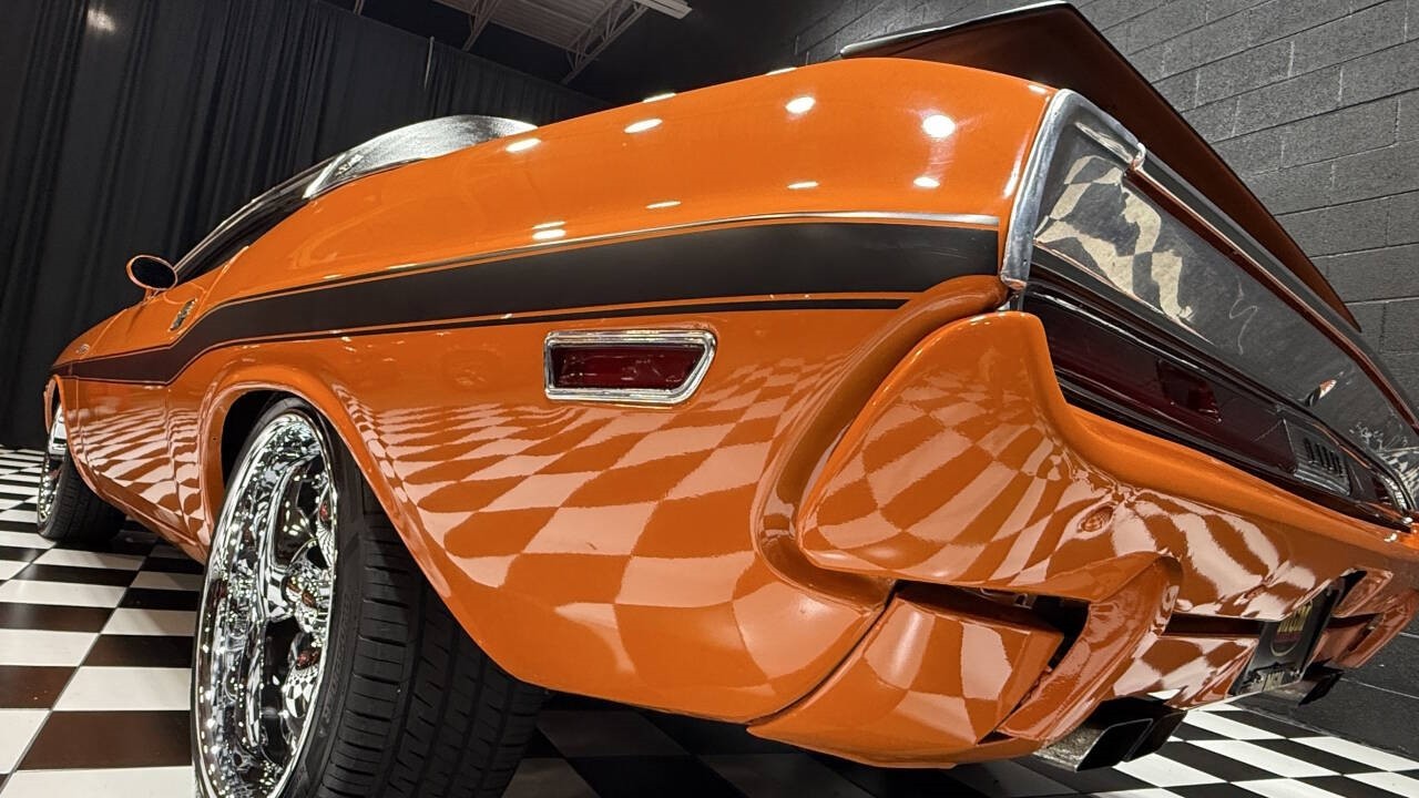 Dodge-Challenger-1970-Coupe-21
