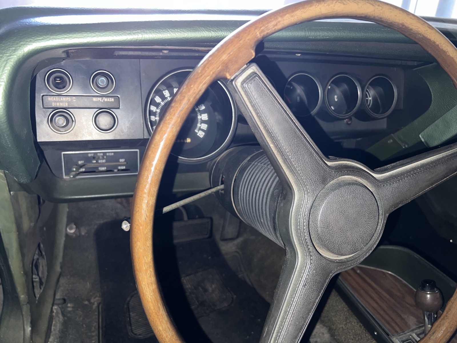 Dodge-Challenger-1970-Coupe-27