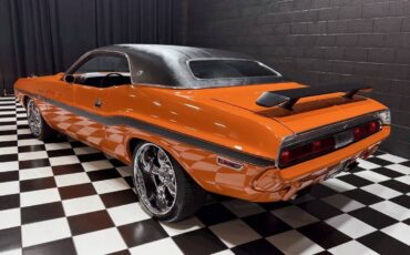 Dodge-Challenger-1970-Coupe-7