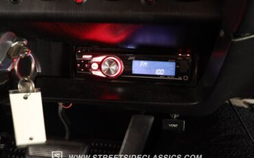 Dodge-Challenger-1970-Vitamin-C-Black-4