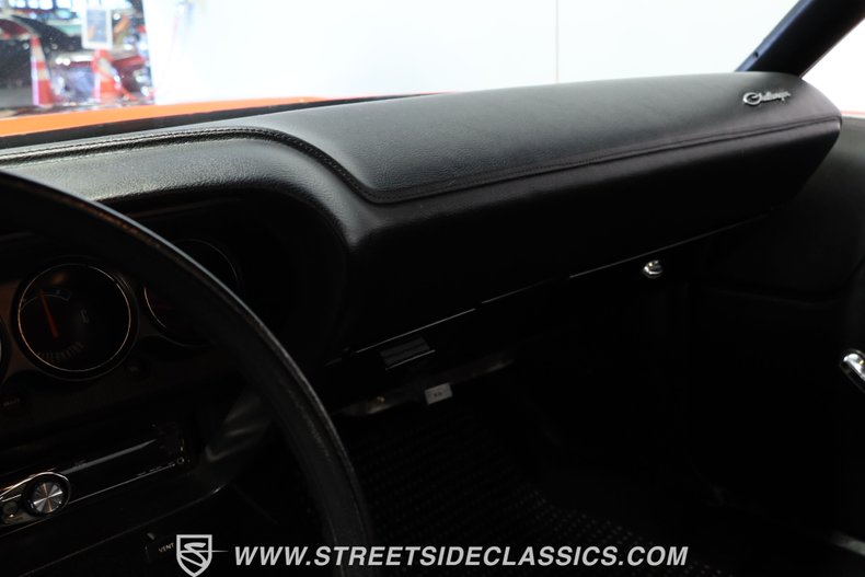 Dodge-Challenger-1970-Vitamin-C-Black-6