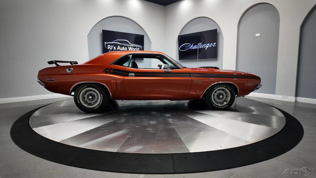 Dodge-Challenger-1971-4