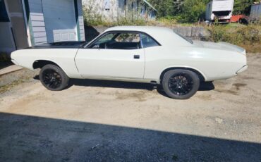 Dodge-Challenger-1972-Coupe