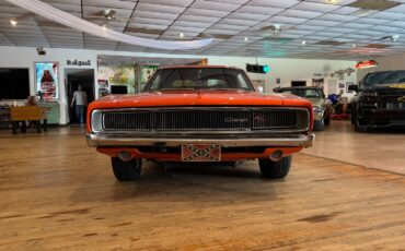 Dodge-Charger-1968-Coupe-2