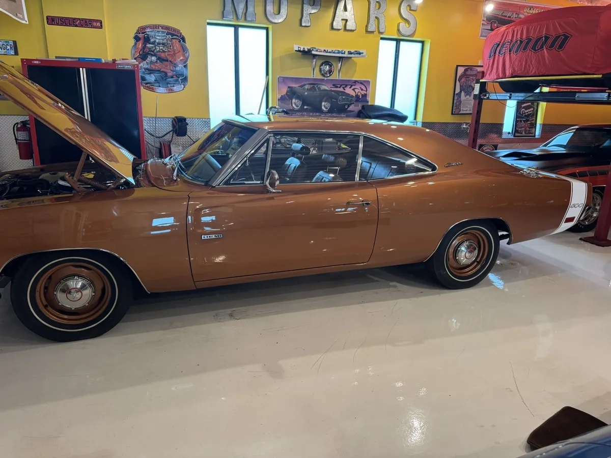 Dodge-Charger-1969-T5-Bronze-Saddle-1