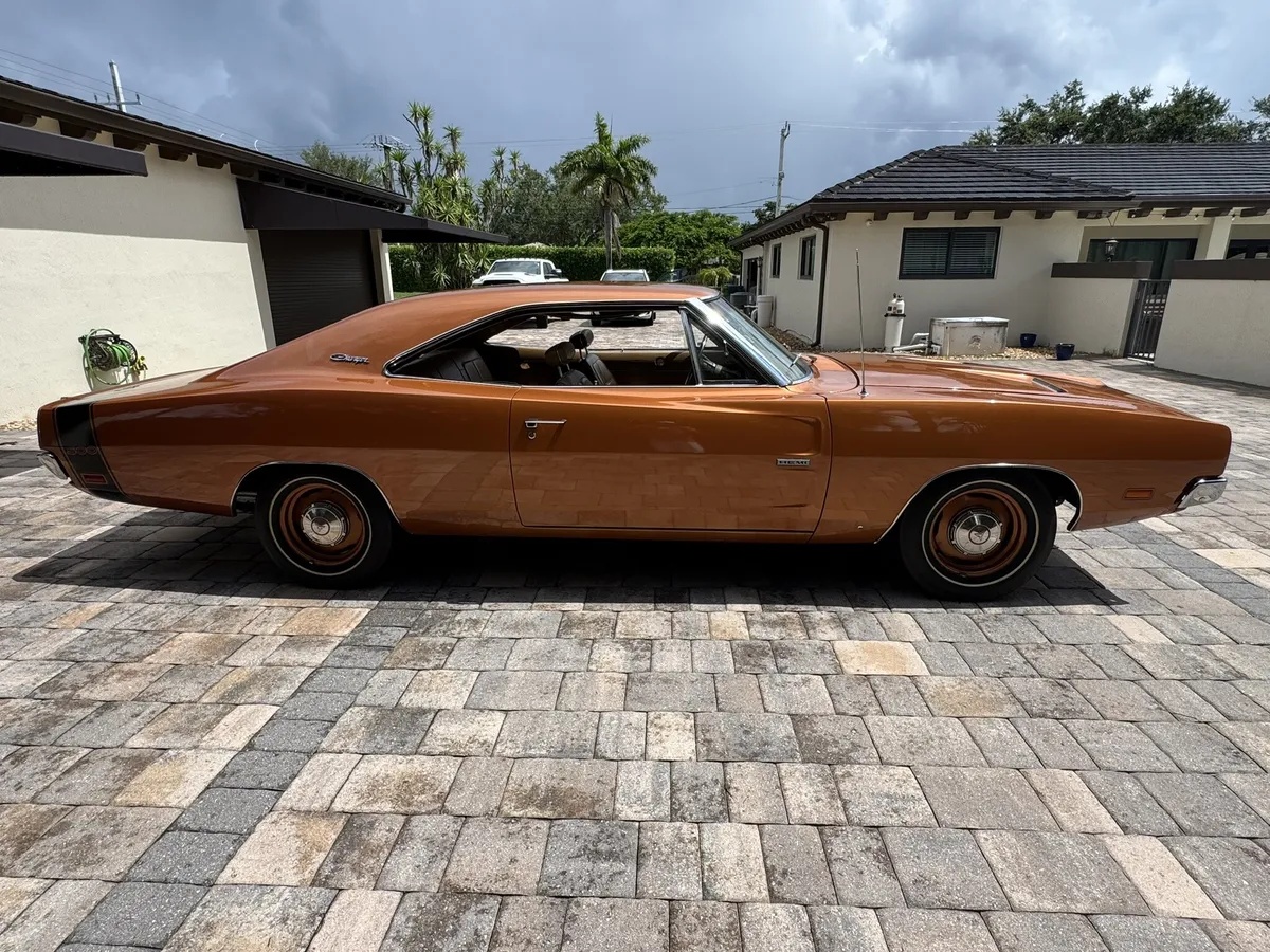 Dodge-Charger-1969-T5-Bronze-Saddle-15