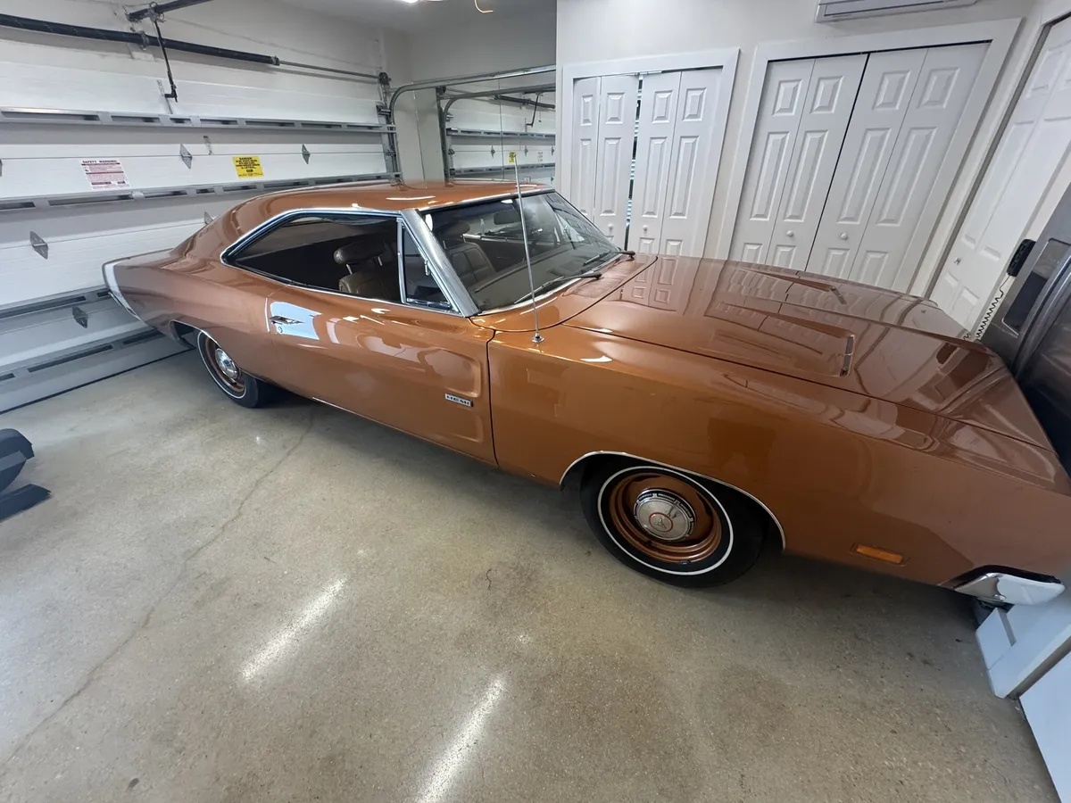 Dodge-Charger-1969-T5-Bronze-Saddle-4