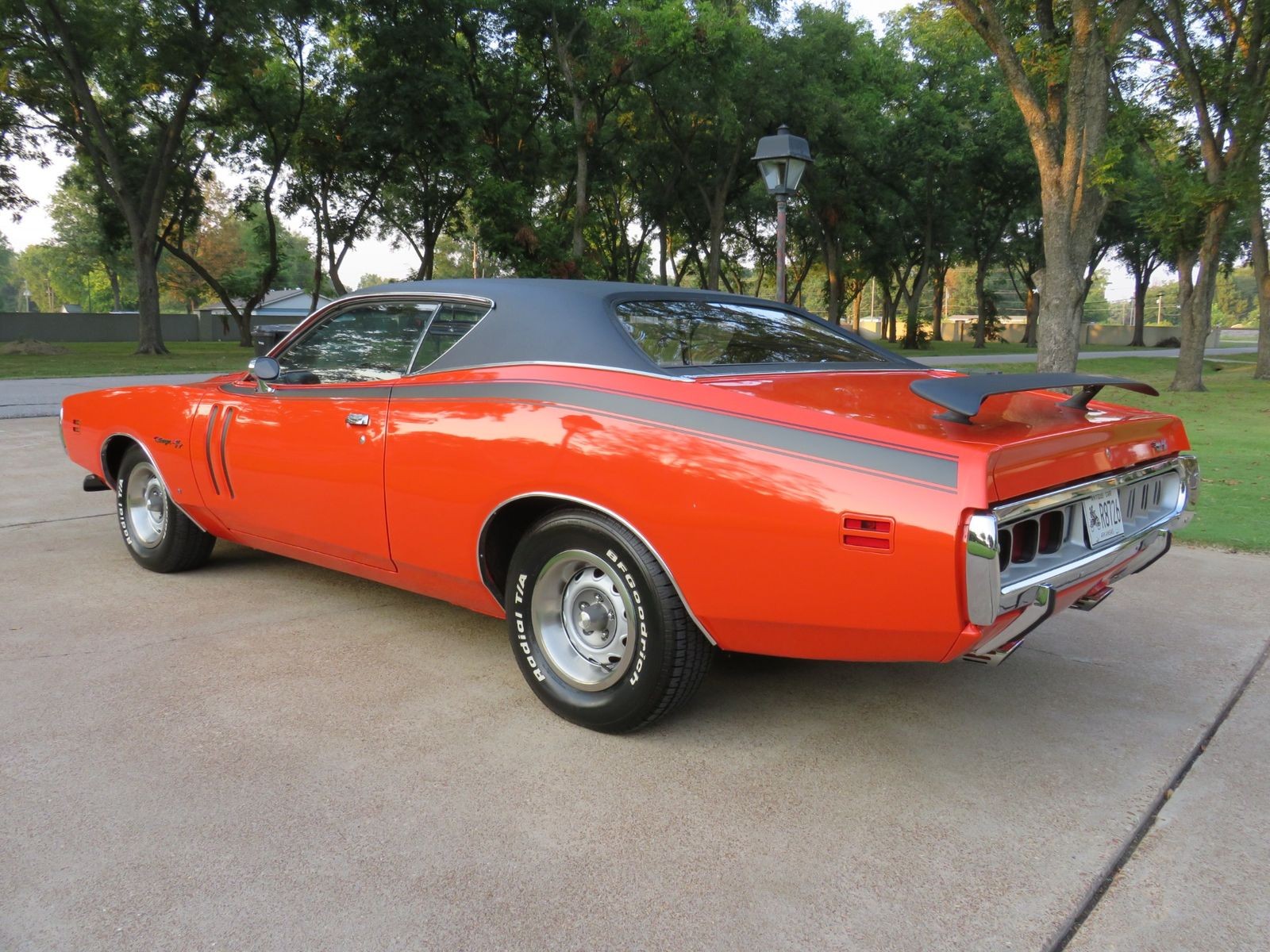 Dodge-Charger-1971-Coupe-9