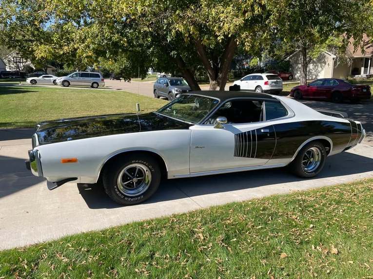 Dodge-Charger-1974-white-black-17